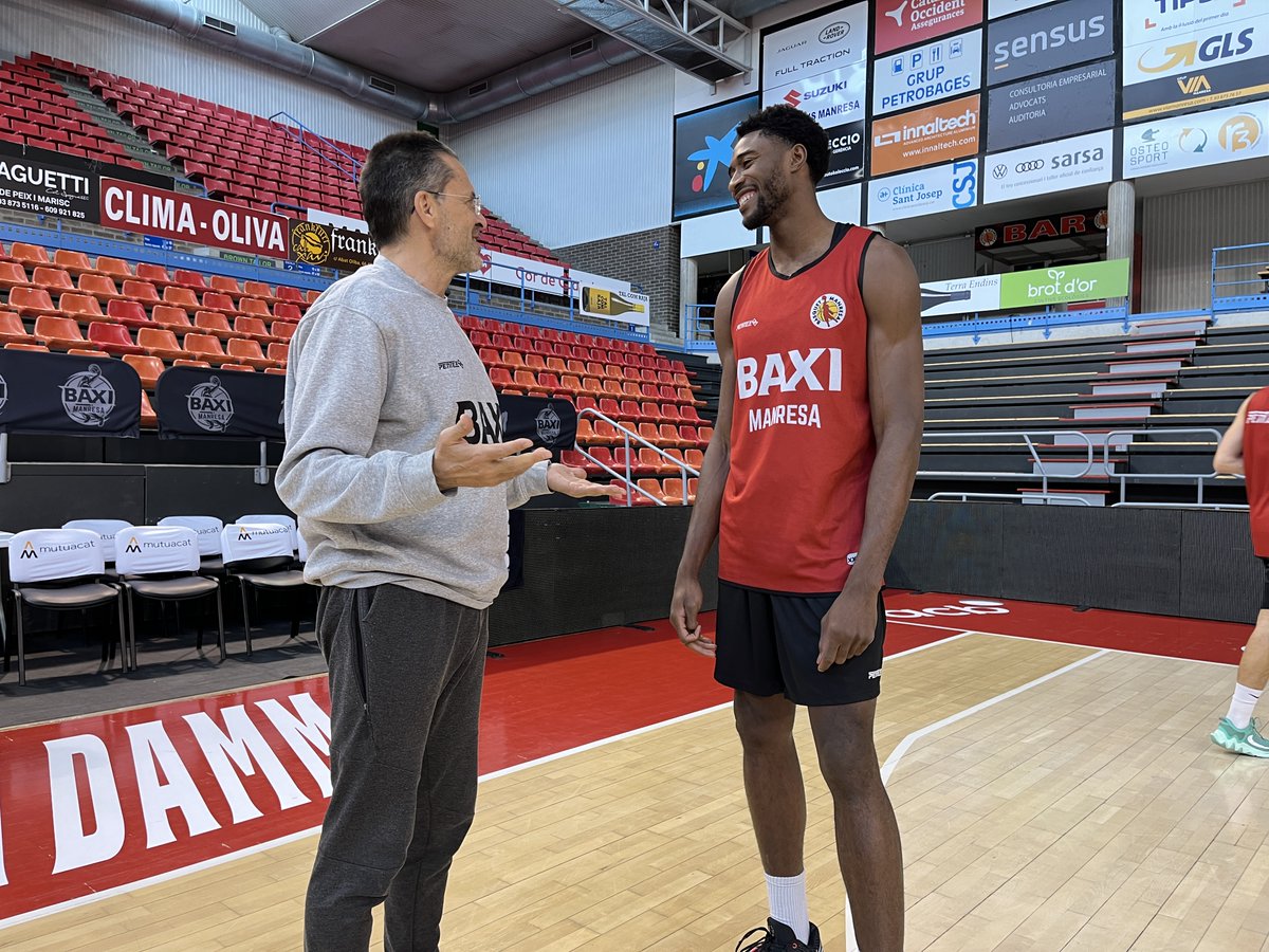 BasquetManresa's tweet photo. 📍 𝑺𝒆𝒍 𝒊𝒔 𝒉𝒆𝒓𝒆!
🤜🤛 Càlida benvinguda al nostre nou jugador @Selom_Mawugbe i primer entrenament al Congost.
🏋️‍♀️ Let's get to work! https://t.co/BiH31g8QEz