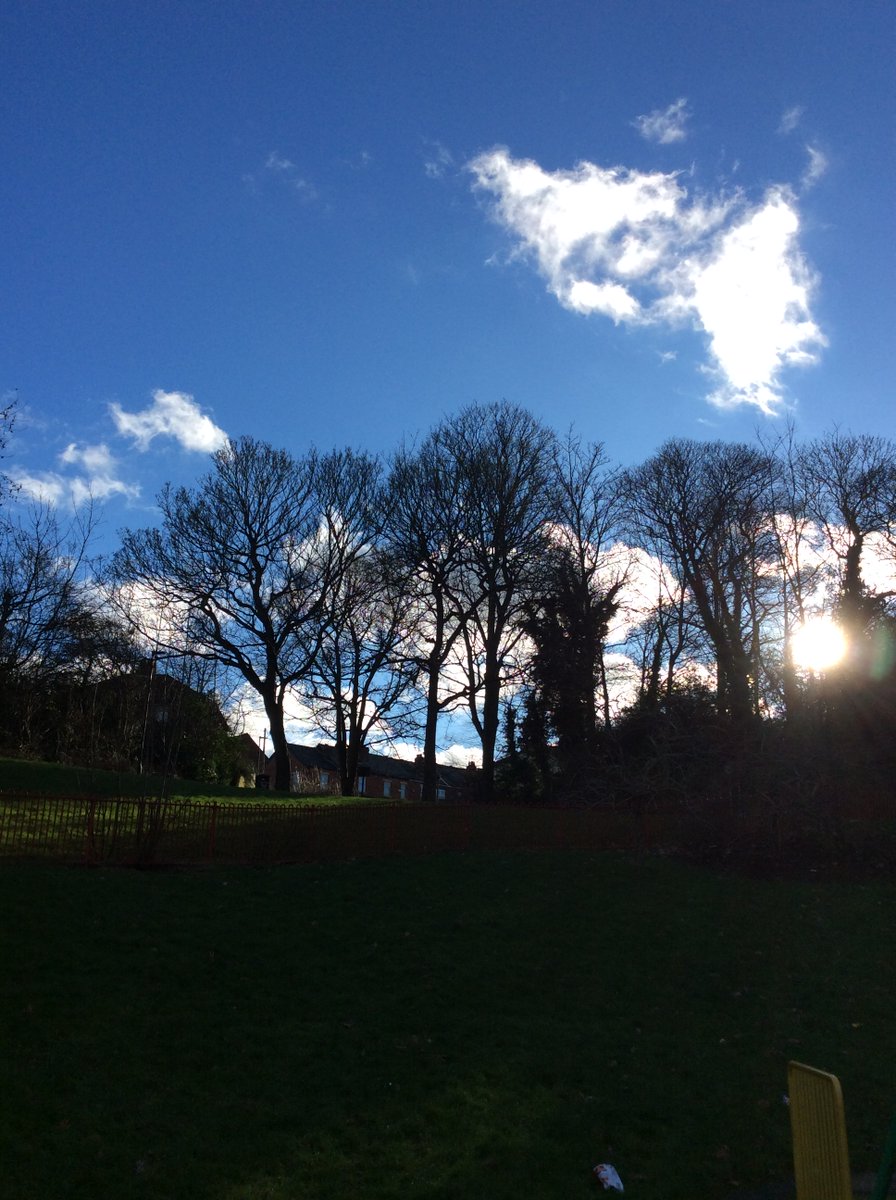 WhitewaysY1's tweet photo. Today we went on a local walk to Osgathorpe Park. We need to remember all the things we saw on our way to make a birds eye view map of our journey next week! https://t.co/gFk8OB9h0N