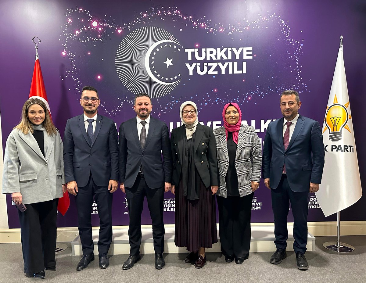 belginuygur10's tweet photo. 📍AK Parti Genel Merkezi

Seçim Beyannamesi Tanıtım Toplantı sonrası bizleri Genel Merkezimizde ziyaret eden AK Parti Gençlik Kolları Genel Başkan Yardımcısı Pırıl ÖZÇELİK, Balıkesir İl Başkanımız Mehmet AYDEMİR, Kadın Kolları Başkanımız Meral CENGİZ, Gençlik Kolları Başkanımız Tunahan PALAZ ve Edremit İlçe Başkanımız Ekrem UMUTLU 'ya nazik ziyaretleri için teşekkür ederim.