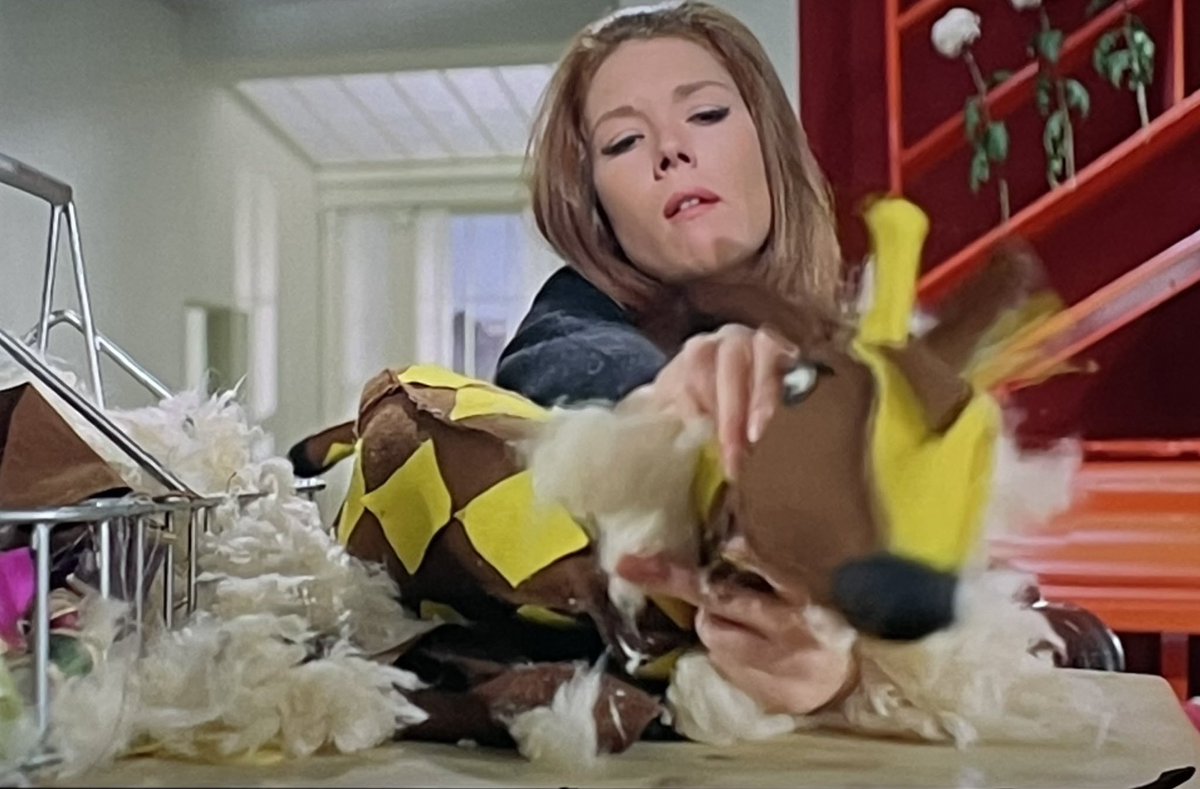 TimeLordDrew61's tweet photo. Colonel Josino is a little out of his time. Escape in Time . Mrs Peel has a plan. The Avengers. #TheAvengers #JohnSteed #PatrickMacNee #DianaRigg #EmmaPeel #EscapeInTime #Series5 https://t.co/kDsEsqTqHO