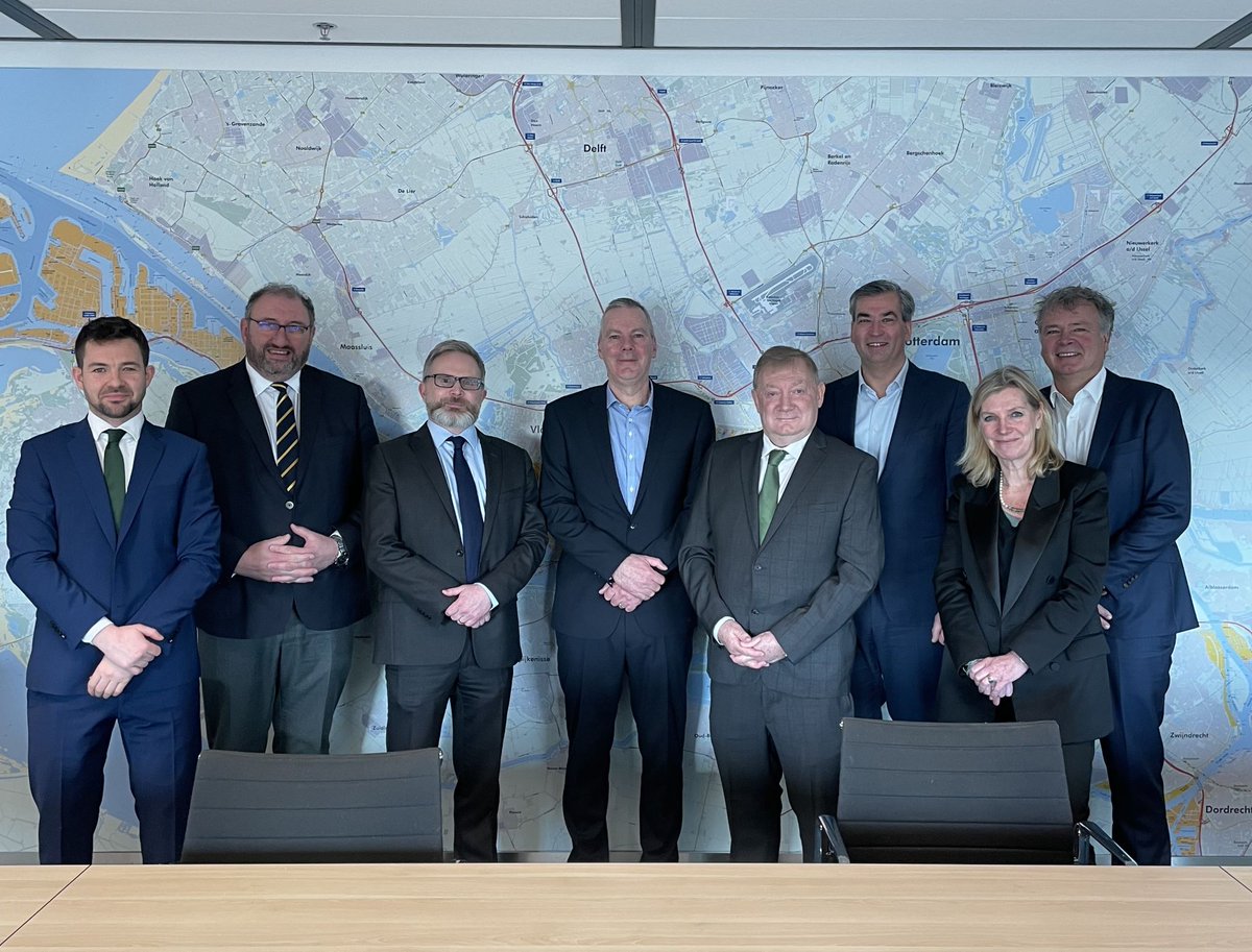 Ireland’s largest bulk port @ShannonFoynes and the port of Rotterdam have signed an agreement with a view to developing a supply-chain #corridor for exporting green fuels into Europe produced from the west of Ireland’s limitless wind resource. #rotterdammakeithappen #hydrogen