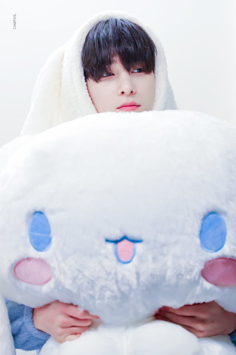 CAMPSIS1207's tweet photo. 240127 에버라인

충격 시나모롤 실존! ૮๑• ~ •๑ა

#BAE173 #이한결 #한결 
#하염없이_어여쁜결 https://t.co/w6SiIskhhT
