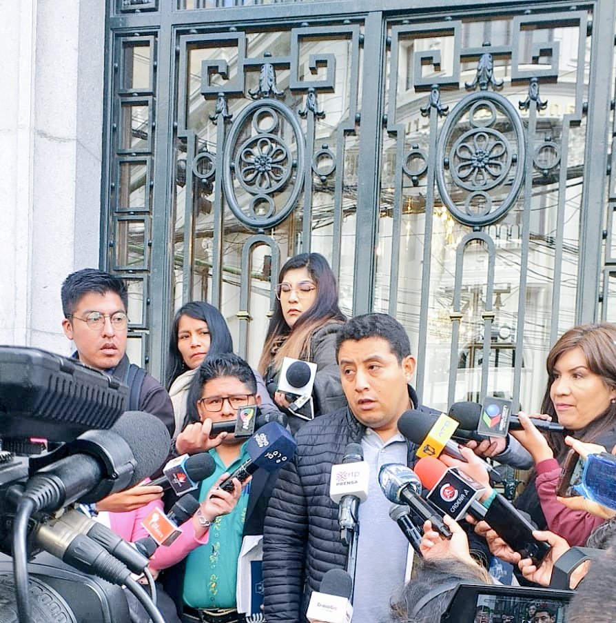 RejasSen's tweet photo. 🔴#DiálogoJudicial | Iniciamos el  trabajo de la Comisión Bicamaral y Multipartidaria, auguró éxito a esta labor en base al PL 144, para viabilizar las elecciones judiciales. Creemos que vamos a tener resultados y que en base a las observaciones del TCP, subsanar el PL N° 144". https://t.co/Vq4G4QGgoe