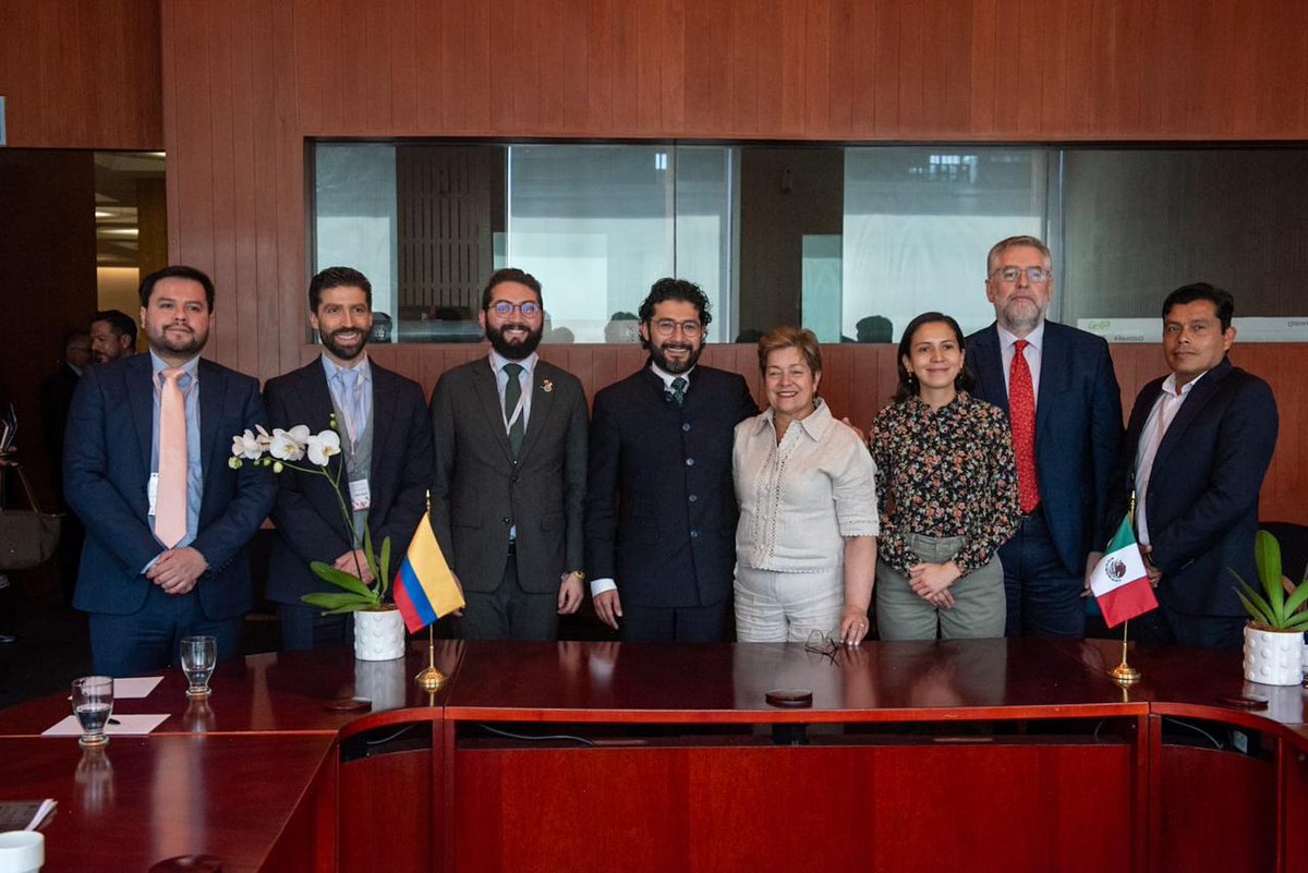 MintrabajoCol's tweet photo. 📢Durante la conferencia de la Red Iberoamericana de Fomento a la Economía Social y Solidaria, la ministra @GloriaRamirezRi se pronunció sobre la importancia de este espacio y la creación de la Red Iberoamericana de Fomento a la Economía Social y Solidaria.

Hilo🧵 https://t.co/8aEJQ7O7Tk