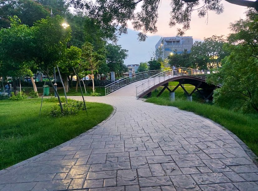gazwa_e_bhindi's tweet photo. Riverfront Revolution of India.  Thread🧵

We are waking up after 65 yrs to provide decent public spaces. Dont miss Jhelum, Gomti etc at the bottom!

1/n  Dravyawati Riverfront, Jaipur https://t.co/nPVCrZ73nU