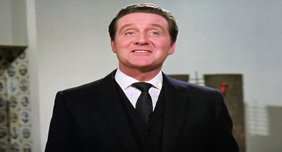 TimeLordDrew61's tweet photo. A Great Tag scene for a great story filmed at Beaulieu. Escape in Time . The Avengers. #TheAvengers #JohnSteed #PatrickMacNee #DianaRigg #EmmaPeel #EscapeInTime #Series5 https://t.co/OE7VHvw2BJ