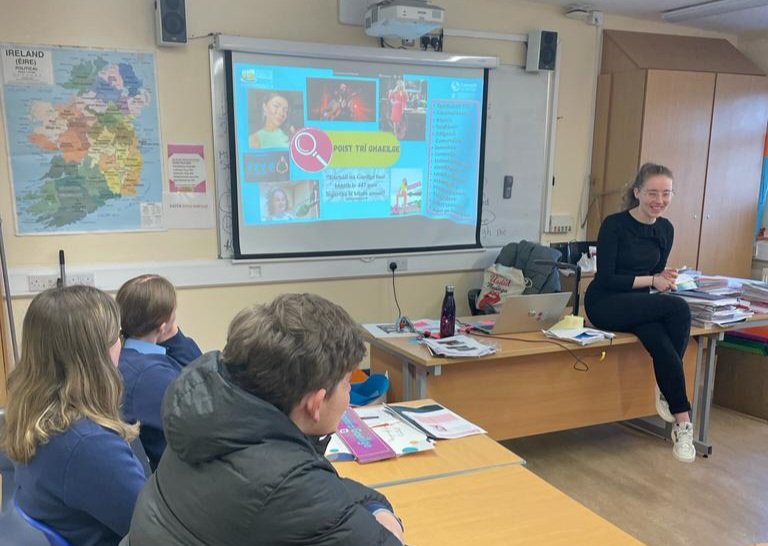 Tháinig Sibeál chun ceardlann Seó Bóthair <a href="/CnaG/">Conradh na Gaeilge ⭕️</a> a chur i láthair d'ár scoláirí sa chúigiú bliain &amp; sa tríú bliain. Rinne sí plé ar na háiteanna ar féidir leo an Ghaeilge a úsáid, faoina gcearta teanga, faoi na deiseanna fostaíochta, &amp; cúrsaí tríú leibhéal atá ar fáil.