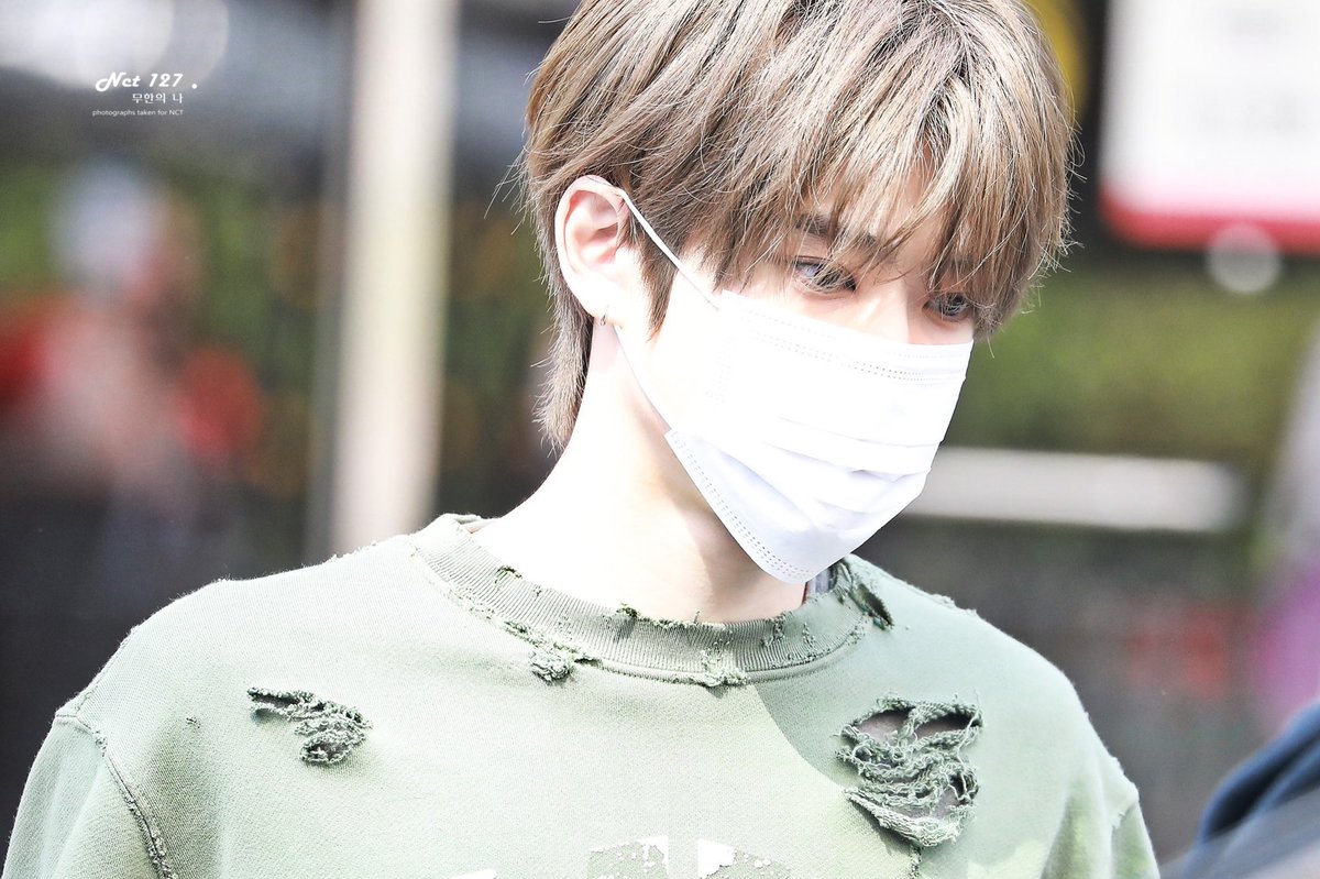 maeRong97's tweet photo. 1위하고 악동고양이 되겟다고 다이소 모자 사서 쓴 거보다 그날 중간외출길이 더 악동고양이같음 https://t.co/fP3Re3mW9c