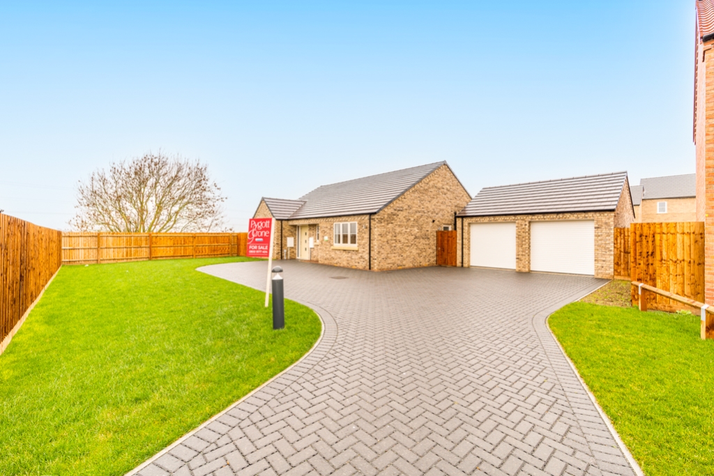 PygottandCrone's tweet photo. 📣 THE FINAL BUNGALOW FOR SALE AT WIGNALS WOOD - Now built and ready to move into!

📍 Plot 76 Blackthorn, 14 Hickory Close, Wignals Wood, Holbeach
🔴 £425,000
👉 https://t.co/1c7MO1Y3C8

For all enquiries please contact our Spalding &amp; Holbeach sales team on 01775 717360 📱 https://t.co/EndZTG6pP5