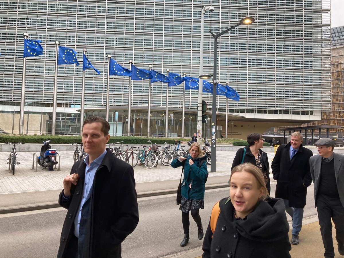 miirariipinen's tweet photo. Kuntien #vihreäsiirtymä viestejä viemässä pääkallopaikalle #EU #GreenDeal Agendalla mm. #maaperdirektiivi #yhdyskuntajätevesidirektiivi #ennallistamisasetus @Kuntaliitto #EUvaalit -tavoitteet, Greendeal 2.0? https://t.co/OEacfjswdV