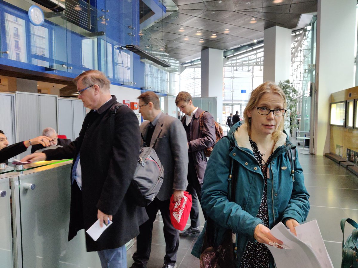 miirariipinen's tweet photo. Kuntien #vihreäsiirtymä viestejä viemässä pääkallopaikalle #EU #GreenDeal Agendalla mm. #maaperdirektiivi #yhdyskuntajätevesidirektiivi #ennallistamisasetus @Kuntaliitto #EUvaalit -tavoitteet, Greendeal 2.0? https://t.co/OEacfjswdV