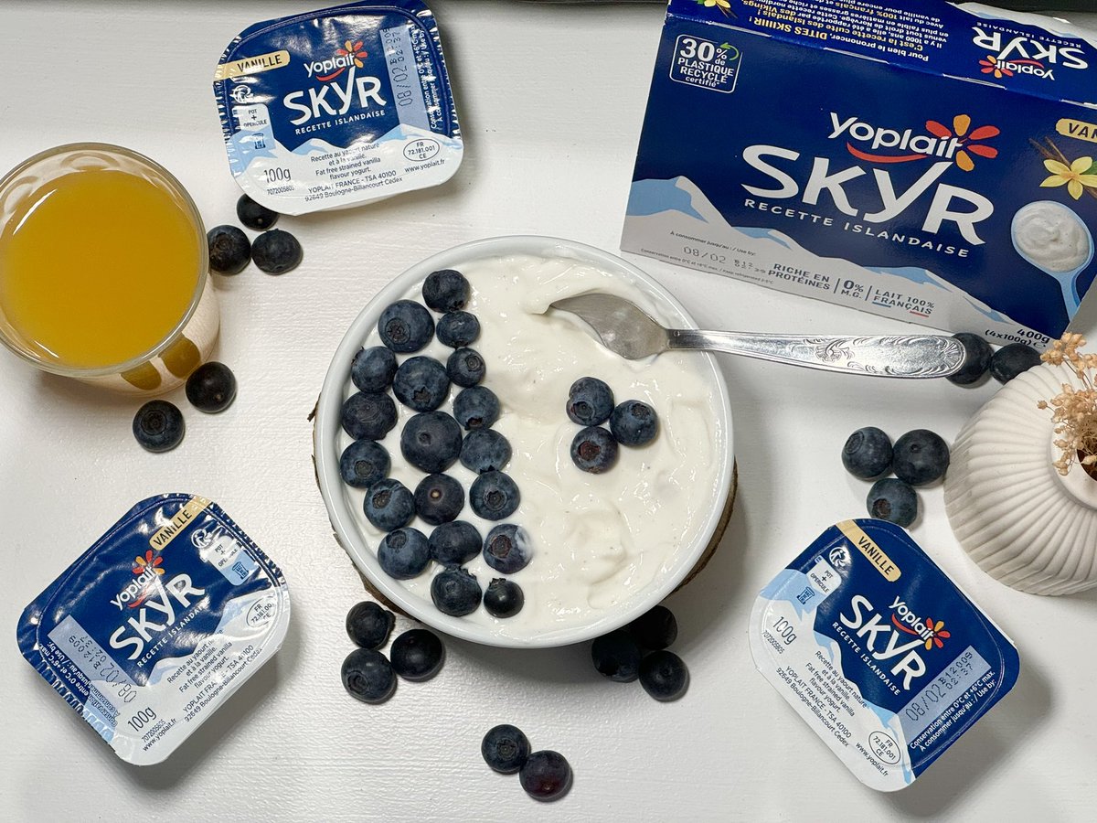 StefPya's tweet photo. Pensez à @yoplaitfrance pour vos petits déjeuner 🌱
 #yoplaitskyr #skyrpéférédesfrancais #yoplaitskyràlafrancaise https://t.co/NcJz1ZeRK9