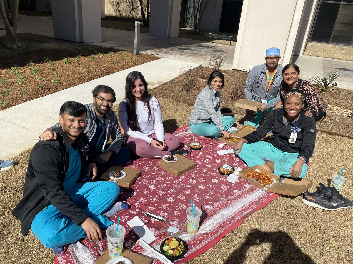 Yes we picnic!! Fellows along with our PD Dr. Modi having a nice outdoor lunch in place of our didactics! Thank you Dr. Modi for the lunch and a great wellness session! #Cardiotwitter #MedTwitter #wellness #ACCFIT @AaminaShakir @dr_naeoncall @SThotamgariMD