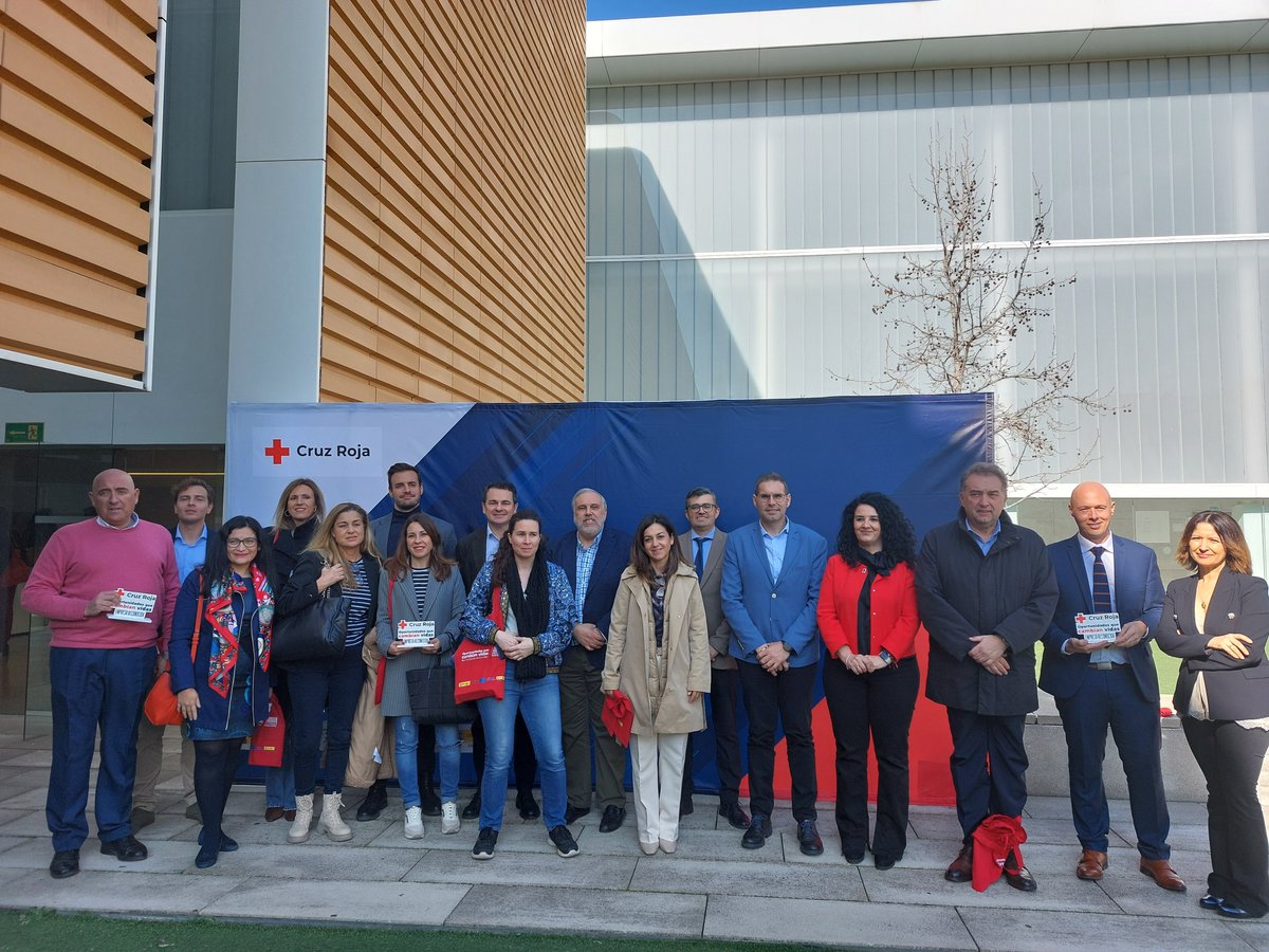 Aguasvira's tweet photo. #Aguasvira asiste hoy al acto de reconocimiento de #empresas celebrado por @CruzRojaGranada, y recoge su reconocimiento como empresa colaboradora en el plan de #EmpleoSocial. 
#Oportunidad  #Evolución  #Igualdad #Acompañamiento  #Bienestar  #Motivación https://t.co/QhY1Dgb602