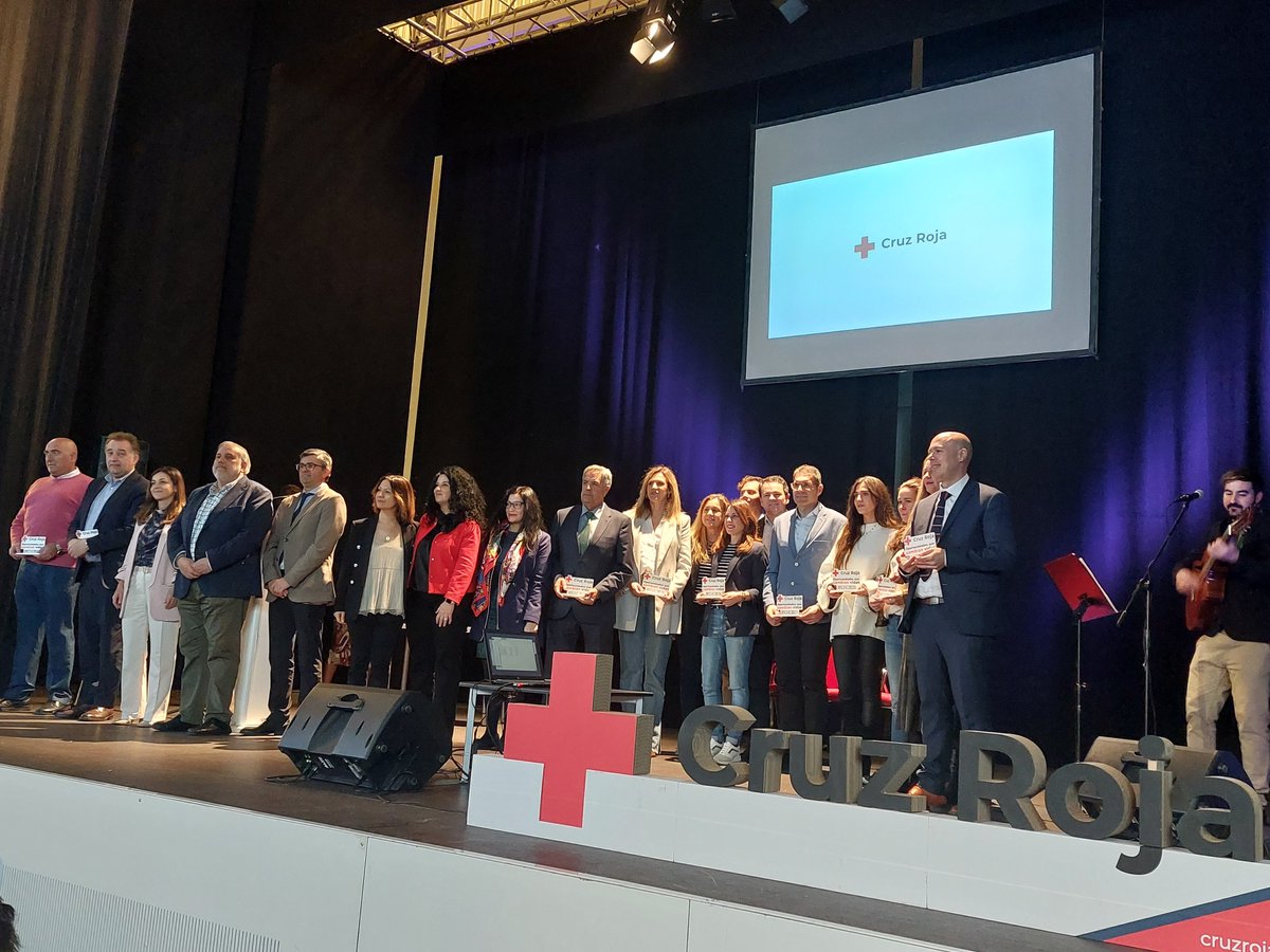 Aguasvira's tweet photo. #Aguasvira asiste hoy al acto de reconocimiento de #empresas celebrado por @CruzRojaGranada, y recoge su reconocimiento como empresa colaboradora en el plan de #EmpleoSocial. 
#Oportunidad  #Evolución  #Igualdad #Acompañamiento  #Bienestar  #Motivación https://t.co/QhY1Dgb602