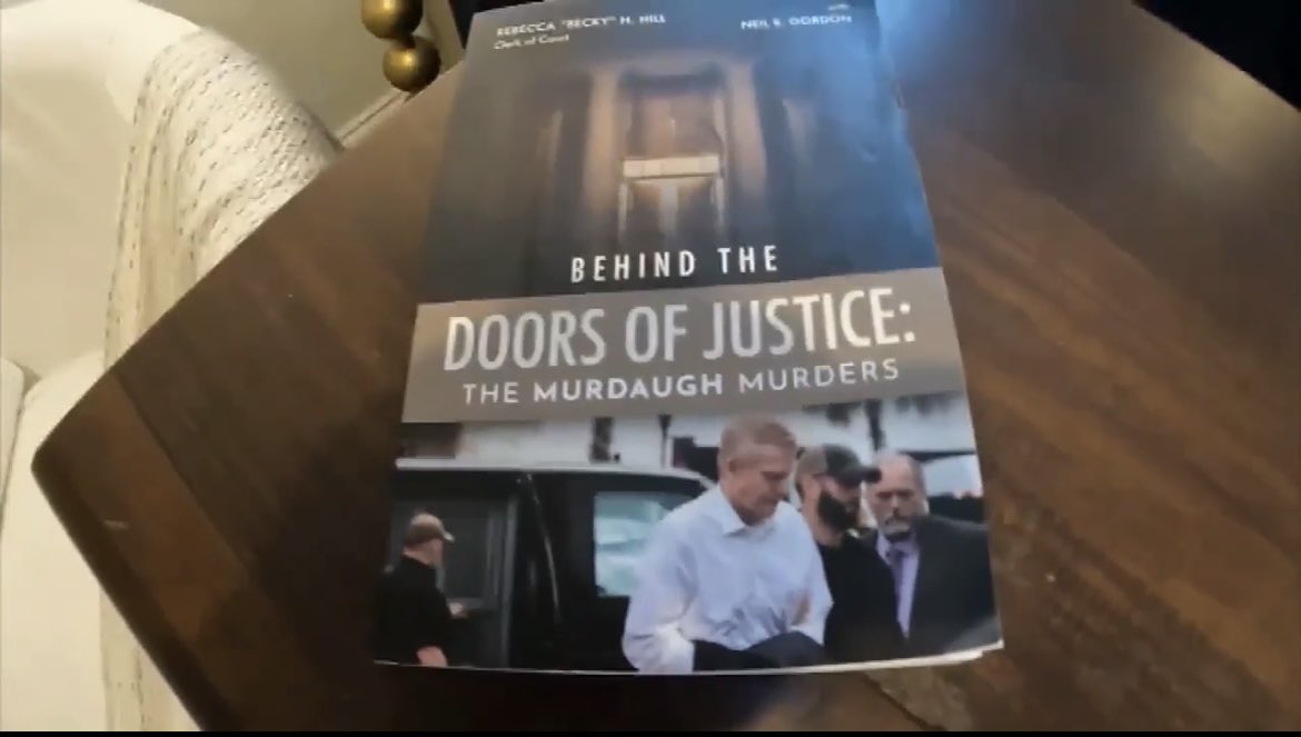 cbkmediamgt's tweet photo. For those following Alex Murdaugh’s failed bid for a new murder trial, client @MargaretAnnOnTV sits down for an exclusive interview with the co-author of a book that caught the attention of Murdaugh’s defense team.
#FOX21
#MurdaughTrial
#TeamCBK
WATCH>https://t.co/sPoiFBJMFA https://t.co/UYy5eEfr3S