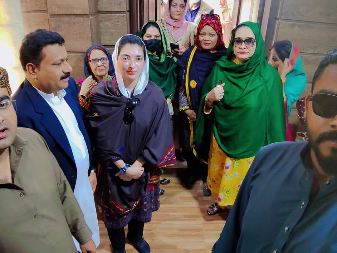 shshmir's tweet photo. Its an honour & privilege for me being with Daughter of East #Shaheed mohtrama #BenazirBhutto Bibi @AseefaBZ
Along with Api @shaguftajumani Adi @tanzilabari24 Dr #Khalda mandro ❤️ https://t.co/eb1PkCzmuf