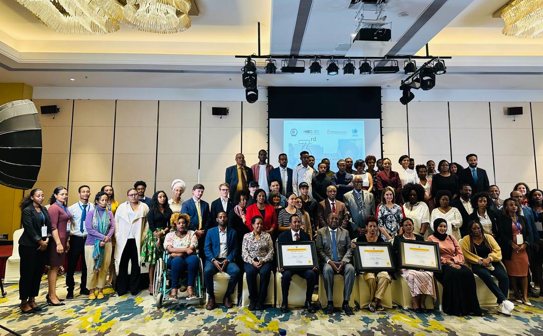Today, our ED @Hassan_shire presided over the 3rd anniversary celebrations for @CenterEHRD, held in Addis Ababa. Hassan applauded the Center for providing a critical rallying point for Ethiopian HRDs, & oversaw the recognition of HRDs who've been outstanding in expanding civic