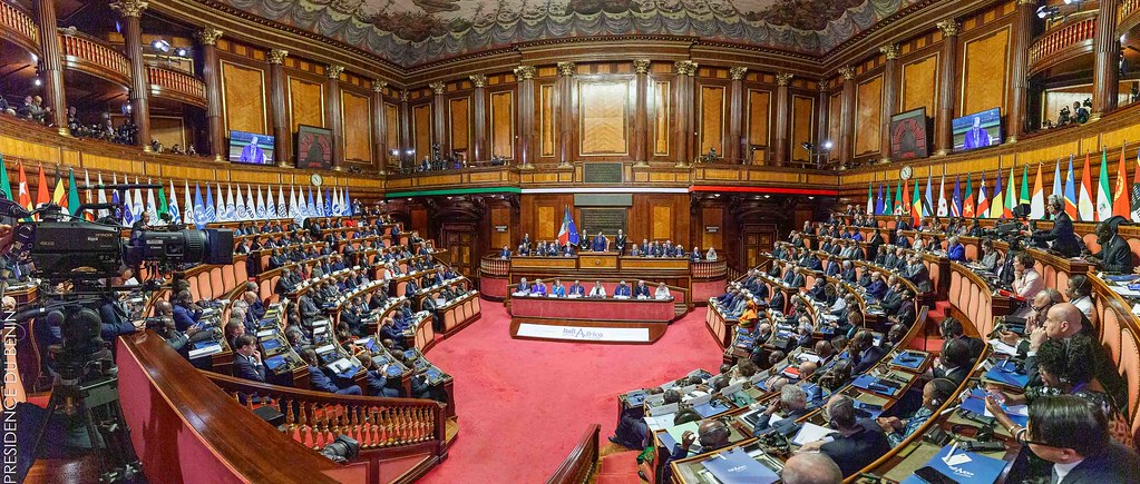 #BeninDiplomatie | #Wasexo |

🇧🇯 🇮🇹 Sommet Italie-Afrique : Le Bénin propose sa solution contre l'immigration

Les 28 et 29 janvier 2024, les Chefs d’État et de Gouvernement africains ainsi que les Pdts. d'Institutions internationales ont été conviés à une rencontre à Rome (...)