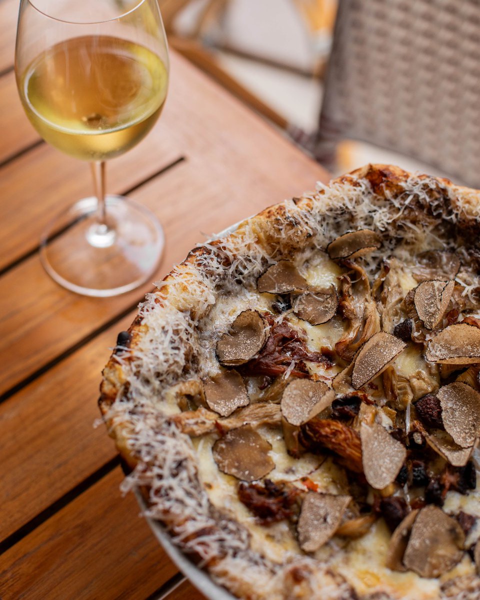 Lunch plans? Elevate them with our Black Truffle Pizza. 🤩 Enjoy layers of porcini crema, creamy cheeses, caramelized onions, wild mushrooms, and shaved winter truffle. #michaelsgenuine #MGFD