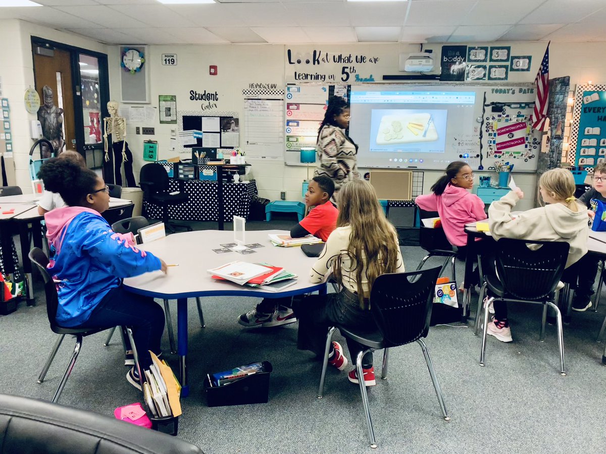 Purposeful math discourse in action  at NW with a “3 Act Math Task.” 🗣️😊✖️➗➕➖🟰#BeEvergreen