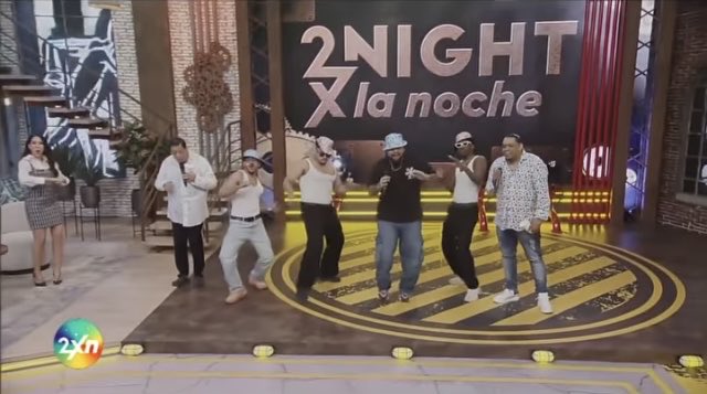El tipo suplanta la identidad del empresario y afecta emocional y psicológicamente a una joven, con tal de babosear un poco para conseguir favores carnales de una fémina; los productores del programa lo invitan y el individuo se burla de todo el mundo en tv nacional. Bárbaros!!!
