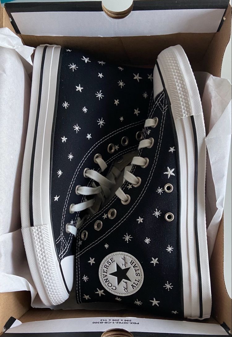 300moods's tweet photo. star embroidered converse 🌟 https://t.co/XbxSguG6gl