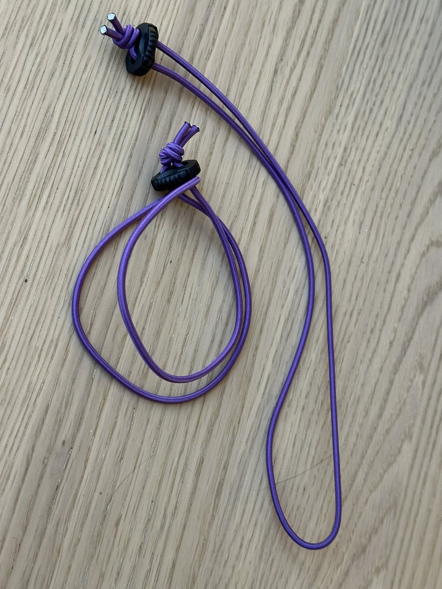 Piorridge's tweet photo. Meilleur pince pantalon ! simple, efficace, léger, discret et moins de 1 euro. Cordon élastique 4mm + cord lock https://t.co/TP3fWqzL49