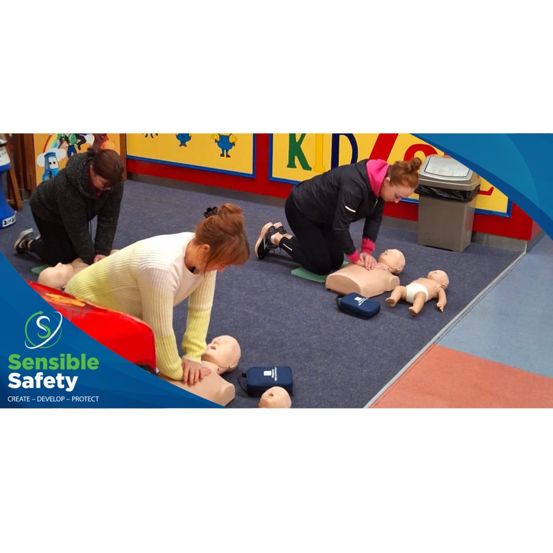 SafetySensible's tweet image. A key component to any First Aid Course, learning the correct CPR procedure! We were out on site with this brilliant group today. Check out our website to see what else we cover on this and many other courses. #Training #FirstAidTraining #FirstAid