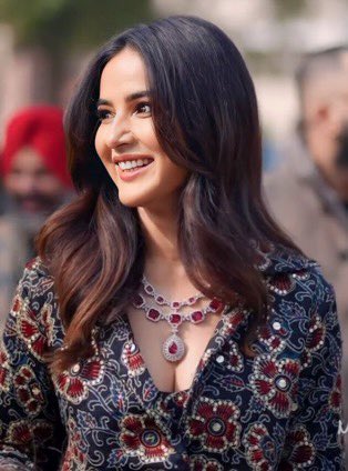 typicalteazz's tweet photo. Gorgeousness at it’s peak🌹✨
#Jasminbhasin #Jasminians https://t.co/0uUCrZ4XK0