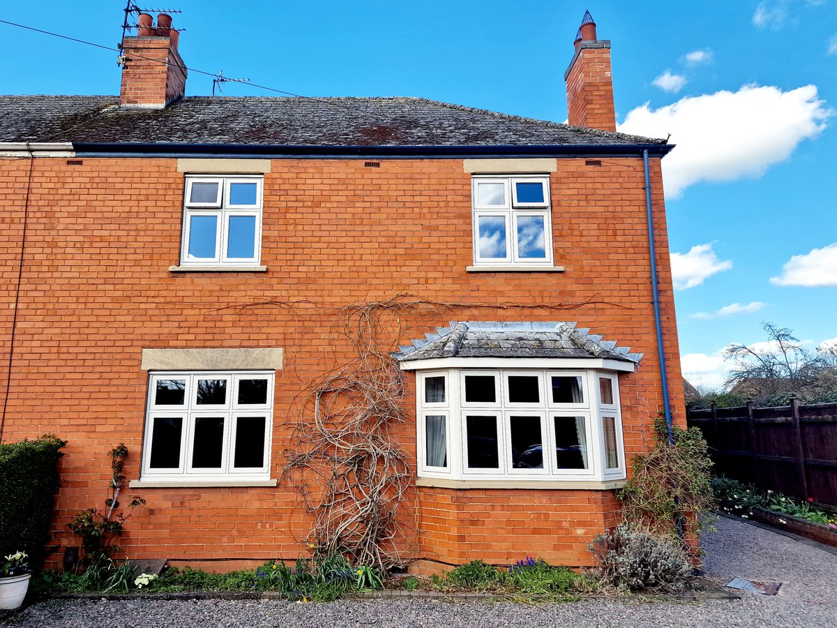 JacksonWindows's tweet photo. Take a look at this stunning installation we completed. The homeowner opted for our uPVC flush casement windows in cream woodgrain with black antique monkey tail handles.

View more of our projects 👇
https://t.co/hHbhROE1qM

#FlushCasementWindows #homeinstallations https://t.co/dEFvR5BWee