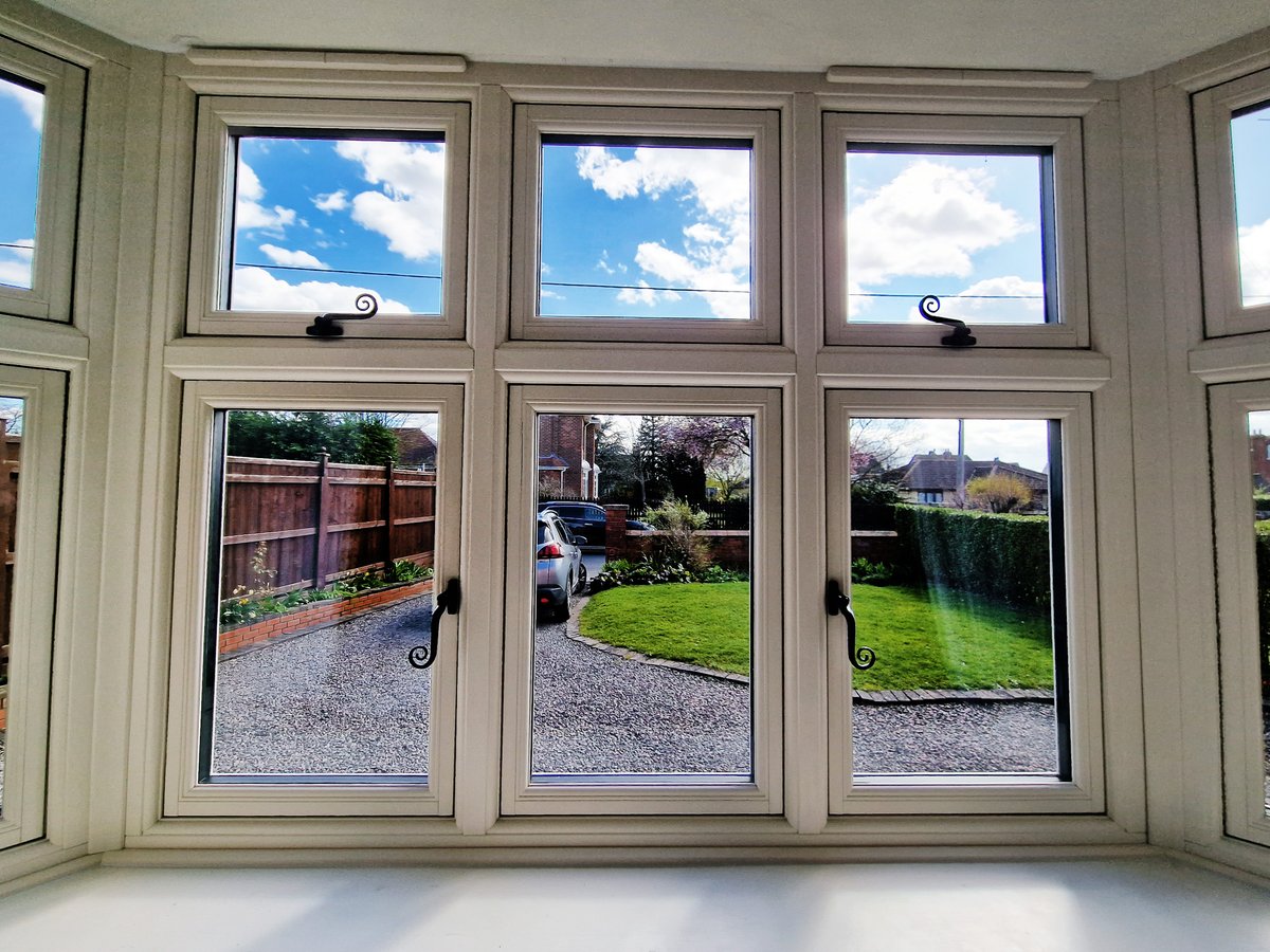 Take a look at this stunning installation we completed. The homeowner opted for our uPVC flush casement windows in cream woodgrain with black antique monkey tail handles.

View more of our projects 👇
jacksonwindows.co.uk/case-studies/

#FlushCasementWindows #homeinstallations