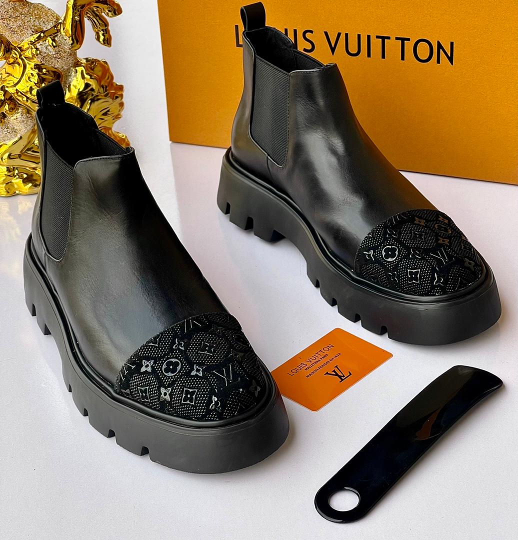 Buchy_Emmanuel's tweet image. Available in store now
Price....75000
Sizes ...40 to 46
Nationwide delivery 🚚🚚🚚

Eko Hotel/NYSC/Omojuwa/1 USD/#RevolutionNow /Anambra/Ketu/Igbos/Peter Obi/Airtel/#DavidoO2Arena