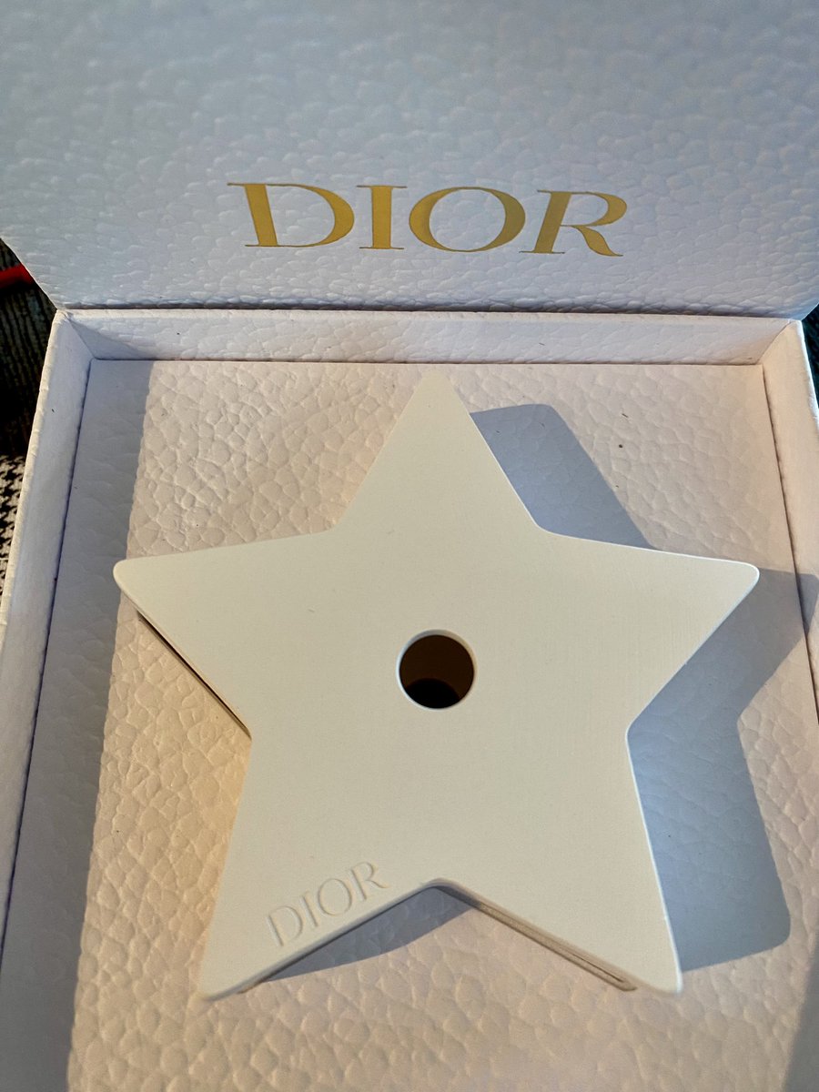 cookiegigan's tweet photo. I received these 2 beautiful Dior gifts when I was in Florida. The 1st one is a Dior Ceramic paperweight. So nice and with it I got 2 special Dior metal stars with stars on it. Both were VIP gifts. #dior #vipgifts https://t.co/wcatSP5RaS
