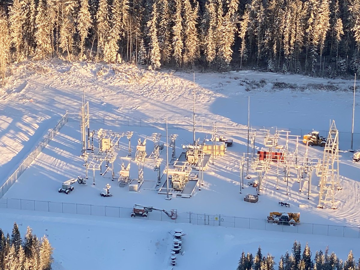 wataynikaneyap's tweet photo. Poplar Hill Substation S in November on the Wataynikaneyap Power Project #IndigenousOwnership #OntarioEnergy #LineThatBringsLight #OntarioConstruction #TransmissionLine https://t.co/7dPOMUbEZe