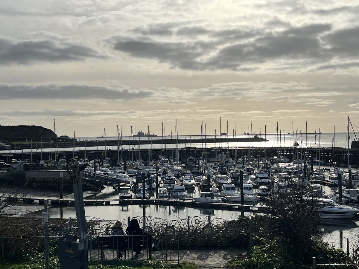 Links Broadcast tweet media