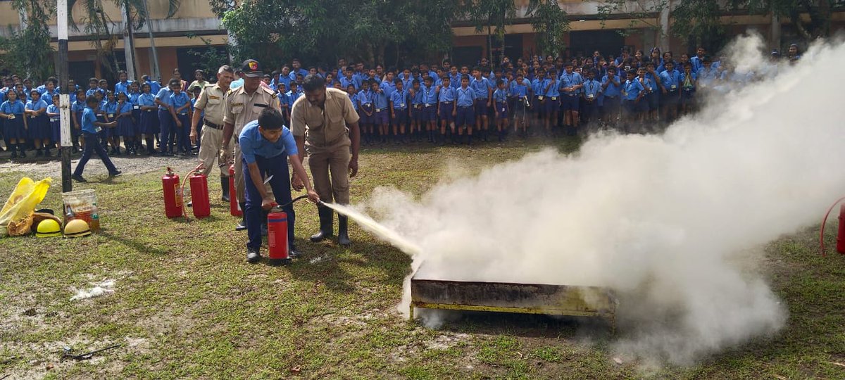 FireService_ANP's tweet photo. To create Disaster Resilience, a Mock Drill on "Earthquake followers by Fire Outbreak" was conducted at VKV https://t.co/b0h1Zi8DFE, LambaLine on 30.01.24 by #FSAberdeen involving stake holders

1009 Students &amp; 50Teachers participated  enthusiastically

Good work by Team Fire https://t.co/5fViR6chcK