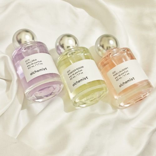 platokuy's tweet photo. Mau review 3 varian parfum alchemist yang nghype ini💖 kalo liat dari luar sih packaging dan warnanya cakep yaa https://t.co/hRaxToFAUn