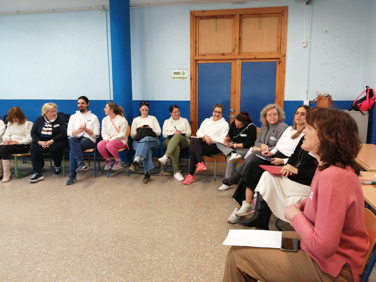 CEPdeSevilla330's tweet photo. De las visitas a centros para detectar necesidades formativas, surgen cursos tan humanos como: "Trabajando hacia una mirada inclusiva en el CEIP Ignacio Sánchez Mejías".
Nos guía Lola Pérez en este trabajo cooperativo.

@CEPdeSevilla
@DGOIPyEE
@FormacProfAnd https://t.co/TDHTH14aPS