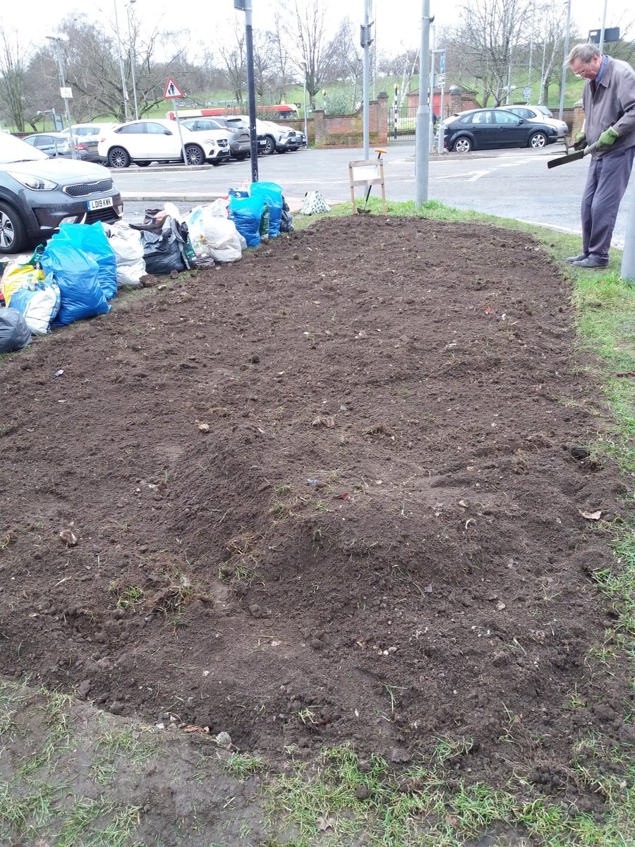 Chesham in Bloom (@cheshaminbloom) on Twitter photo Before, during and after! <a href="/CheshamInBloom/">Chesham in Bloom</a> volunteers preparing the ground for a new bed at Star Yard in #Chesham. Thanks to all involved for great team work. #GardeningTwitter #TCinBloom #gardening Before, during and after! <a href="/CheshamInBloom/">Chesham in Bloom</a> volunteers preparing the ground for a new bed at Star Yard in #Chesham. Thanks to all involved for great team work. #GardeningTwitter #TCinBloom #gardening