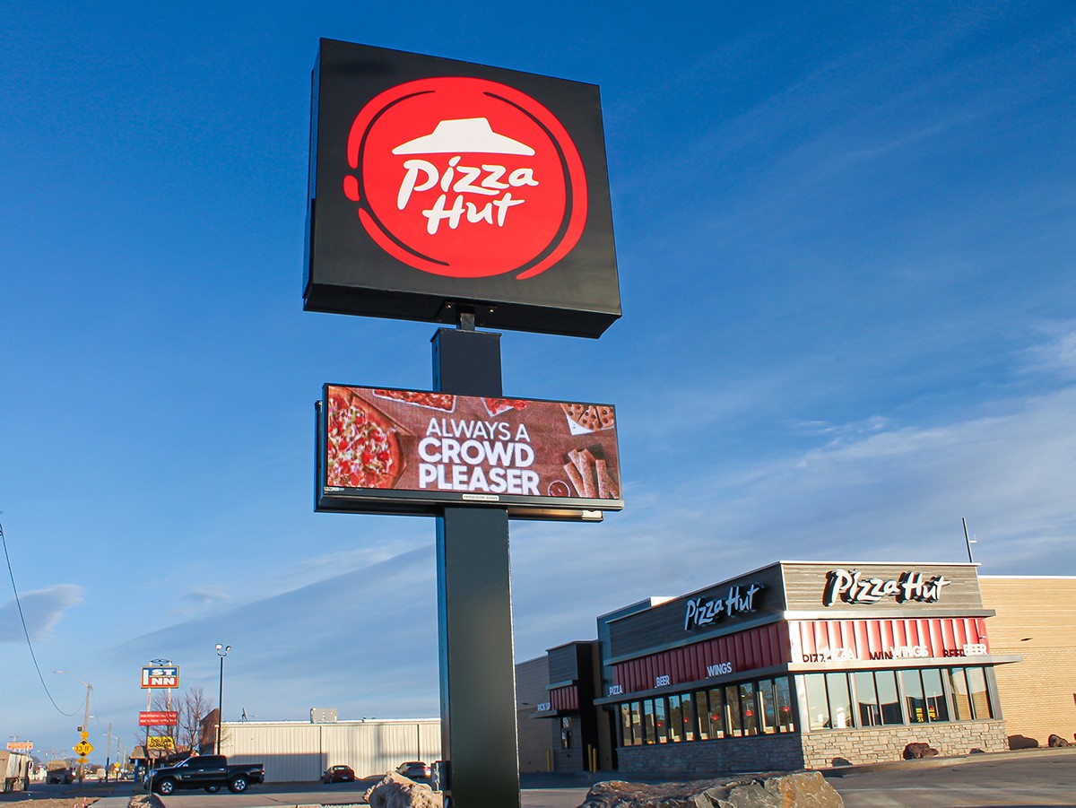 WatchfireSigns's tweet photo. Quick service restaurants have to stay current by offering fresh, new items on their menu. The easiest way to broadcast new menu items is by using digital signage to reach out to consumers driving by their locations.
Learn more: https://t.co/d8Tp8WYiiG
#quickservicerestaurants https://t.co/Gh237zQzB6