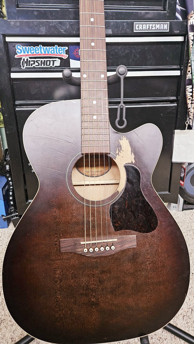 I'm live now!! Playing some Acoustic tunes on Twitch.tv/ebx_jonny from 11:00 - 1:30pm EST. Come request a song or two!! 🎵🎼🎶 Almost to 700 followers as well!