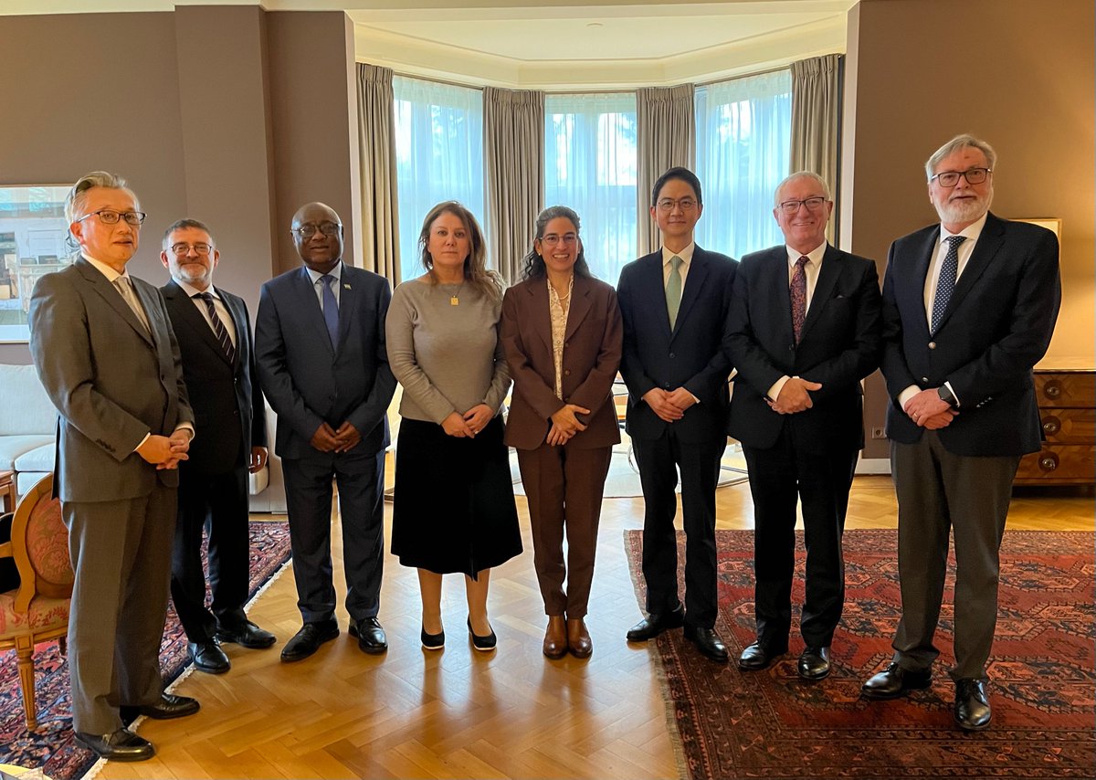 Dynamic and 💡 discussions in the🇨🇭 residence with other Ambassadors from elected members to the Security Council: rule of law, women peace and security and many other topics related to the Hague, city of Peace and Justice⚖️! #aplusforpeace #SwitzerlandUNSC
