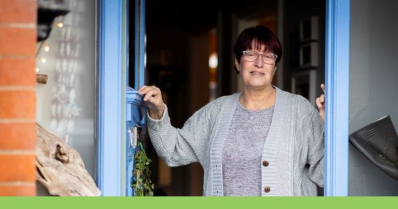 🚨 Rogue builders are taking advantage of soaring energy bills. The Wales Against Scams Partnership (WASP) is urging older and other vulnerable people to seek advice before agreeing to insulate their lofts with spray foam. Find out more: careandrepair.org.uk/scams-warning-…