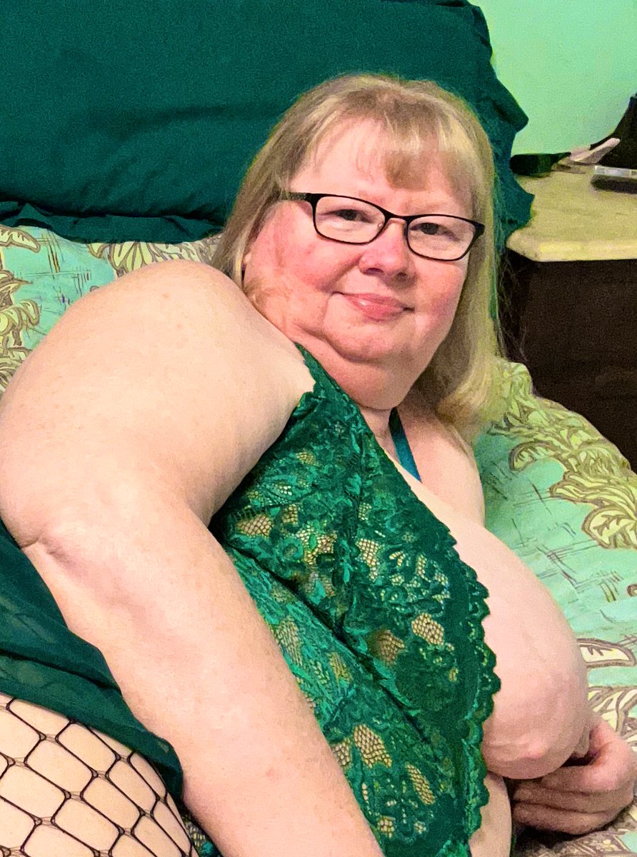 bella101969's tweet photo. We have made it to the last Tuesday of January. Hope you have a wonderful titty Tuesday
And I now have 200 followers. So to celebrate send 2/20/200. Wish tinder is waiting •findom •finsubs #milf #naturalhcups #Tittytuesday https://t.co/wJyUiSKKy2