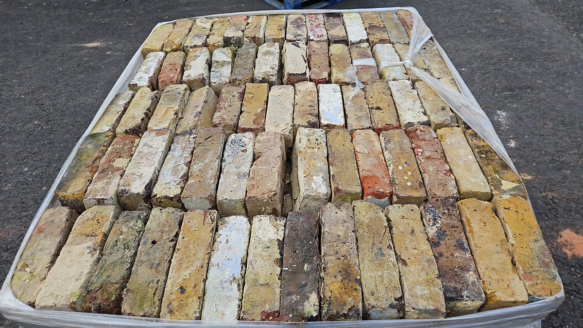 BrickMerchants's tweet photo. Elevate your space with Reclaimed Multi Stocks! 

🧱 80% yellow, 20% red perfection. 

Visit our West Drayton HQ or get them delivered the next day! 🚛 https://t.co/VLN15rjcoH