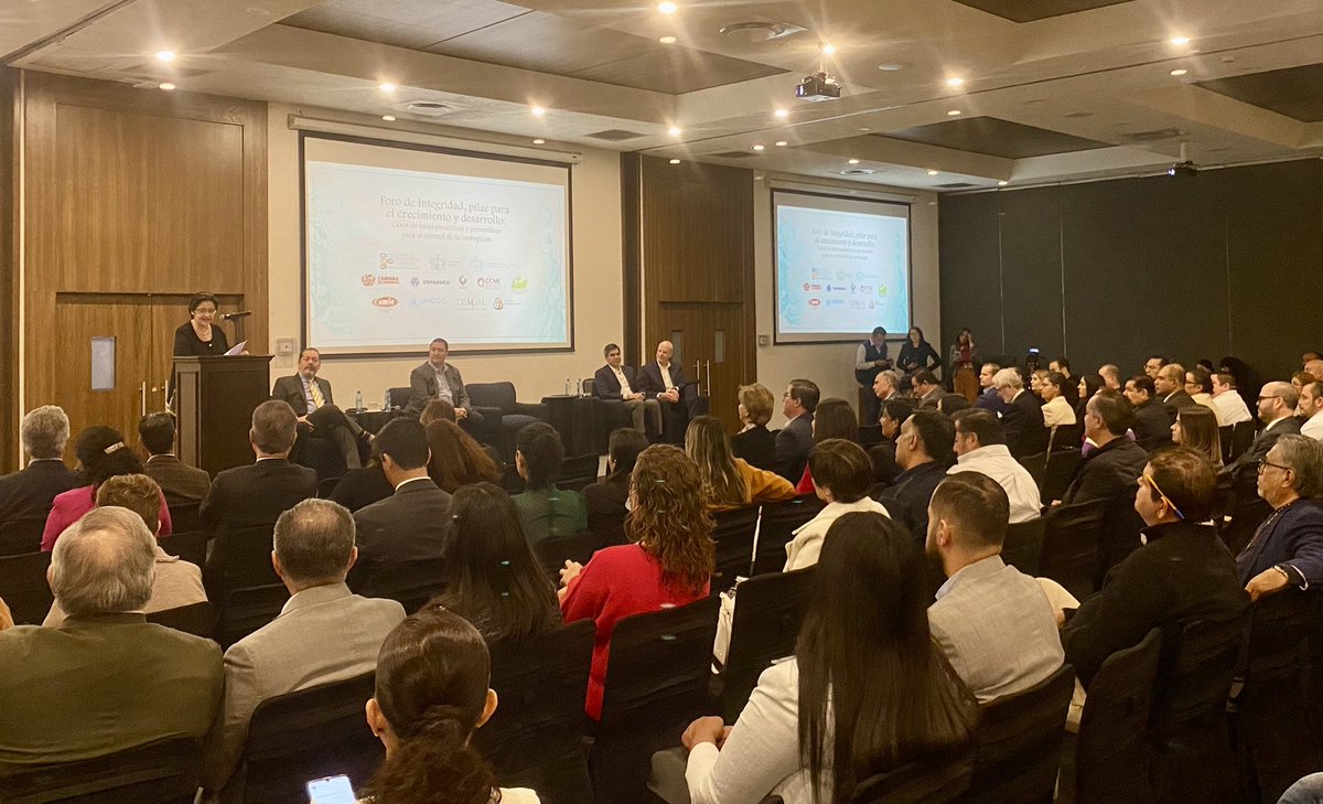 cpsseajal's tweet photo. 🟢El @cpsseajal en el Foro "#Integridad, pilar para el crecimiento y desarrollo: Casos de éxito proactivos y preventivos para el control de la corrupción".

🗣️TMEC, Retos y oportunidades para la aplicación de la Integridad Empresarial.

🔴🎥 #EnVivo
▶️ https://t.co/O9iNvWaDcZ https://t.co/OyCpX3xuLZ