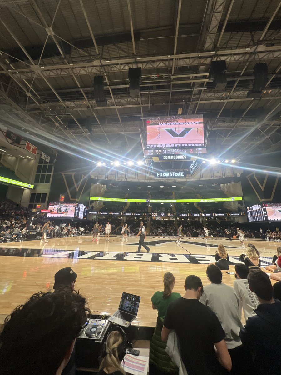 Have you been over to Vanderbilt for a basketball game? 🖤🏀✨