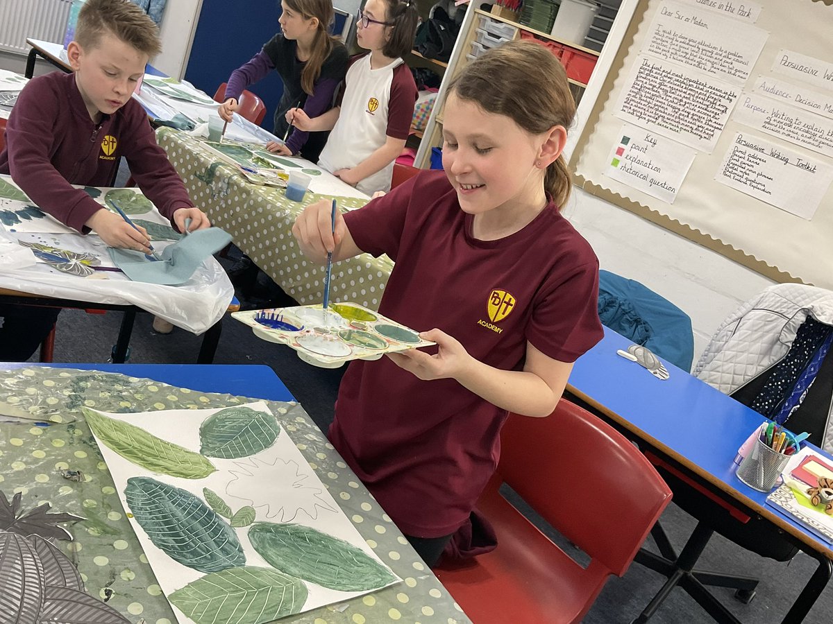 We have been making different shades of green by combining blue, yellow and white paint! 🎨 The different shades of green … (sage, emerald, olive, lime) made a suitable colour palette for our jungle inspired artwork! #colour #paint #pattern 🌿🍃🌿☘️ #pdaart