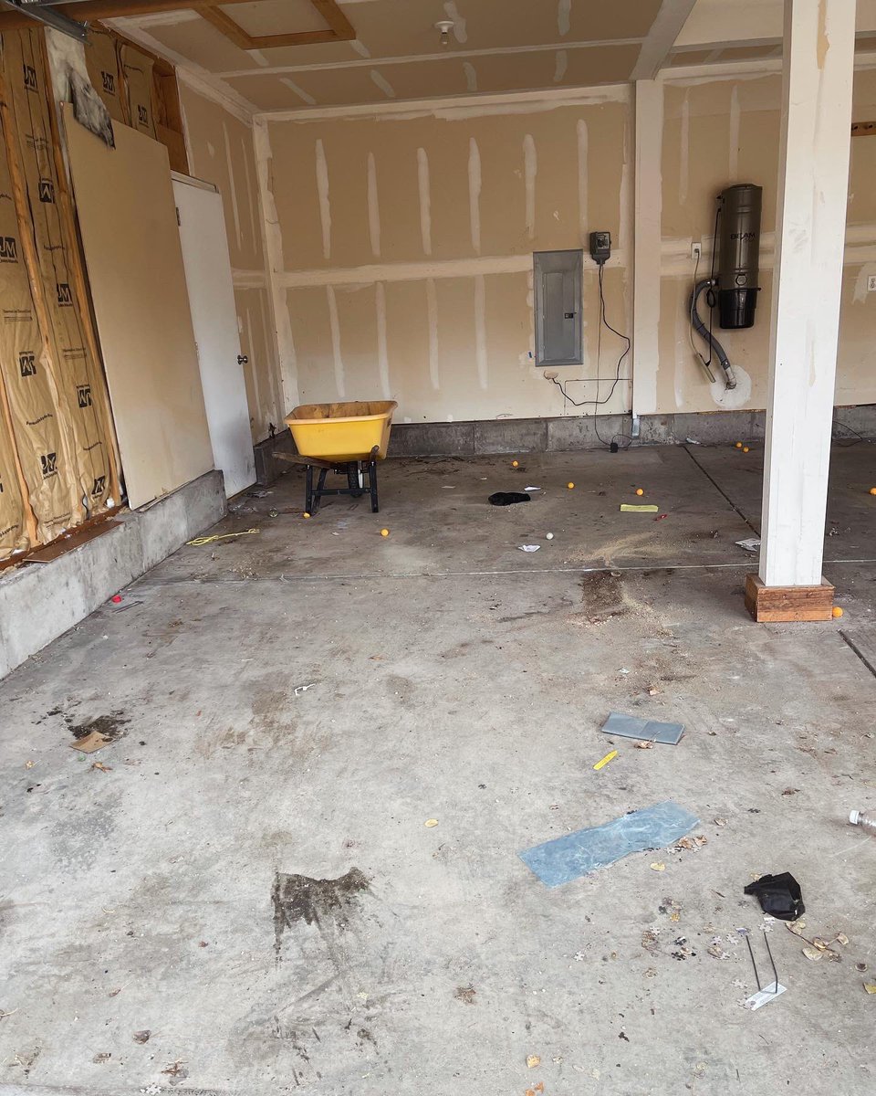 MoonJunkRemoval's tweet photo. Left over pavers or landscaping material? We’ll take that

#coloradosprings #coloradospringsrealtor #coloradolife #thepinery #boulderco #gardenofthegods #castlerock #coloradospringsco #vasa #cherrycreek #briargate #denver #highlandsranch #castlepines #denvercolorado #milehighcity https://t.co/0nD909c2xQ